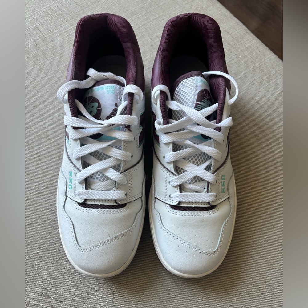 New Balance 550. White and Burgundy Sneakers